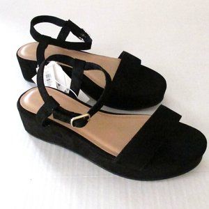 NWT- Old Navy Black Platform Sandals Size 8